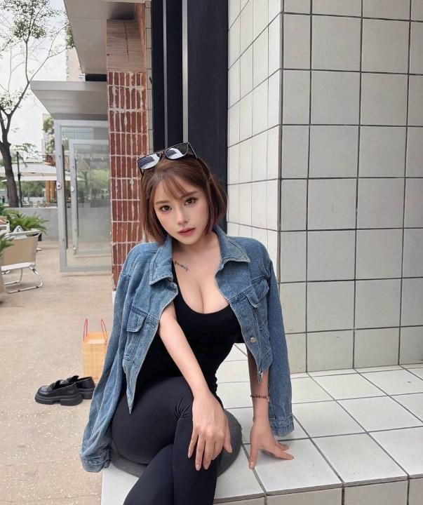 徐汇丰满大熊短发老师