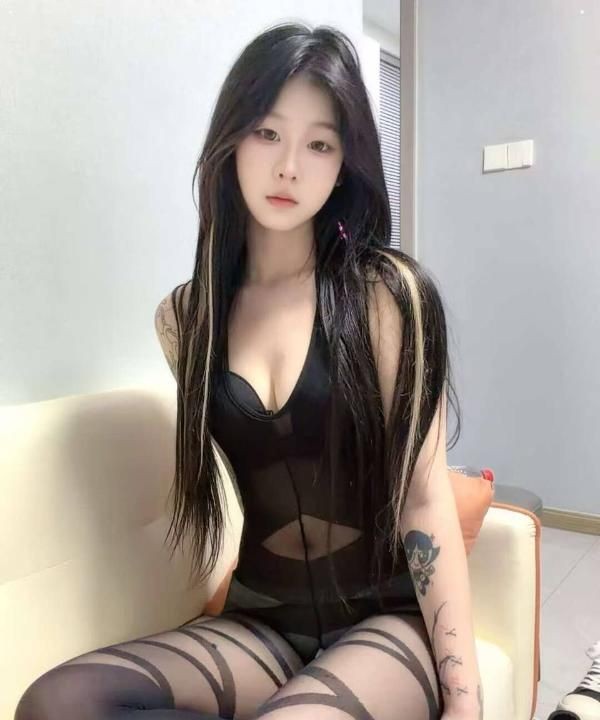 00后黑丝风骚小不点