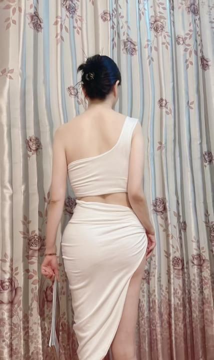 长腿美艳少妇