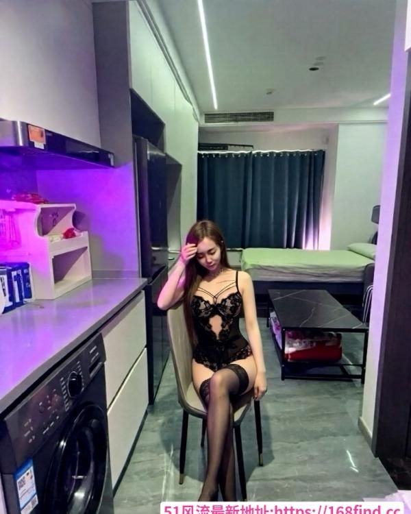 蜜桃臀少妇糖果