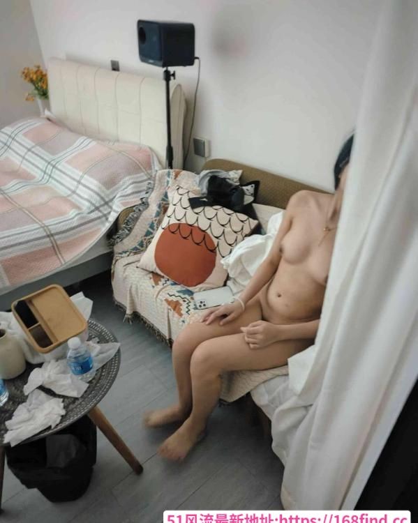 粉嫩小骚逼