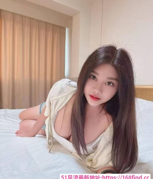 白嫩大胸性欲骚货