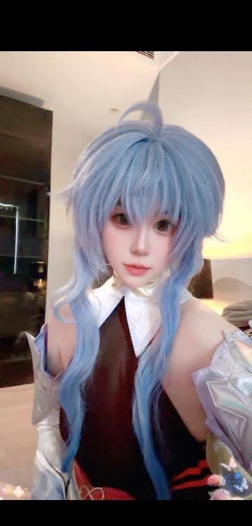 武汉coser小姐姐