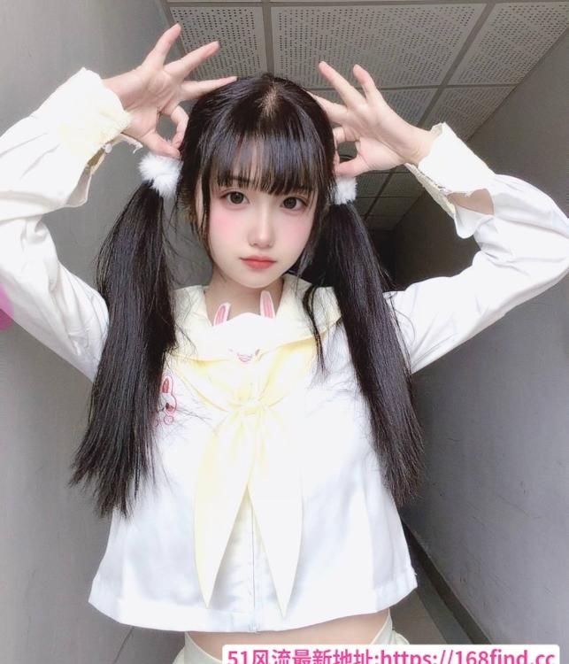 甜美颜值二次元嫩妹