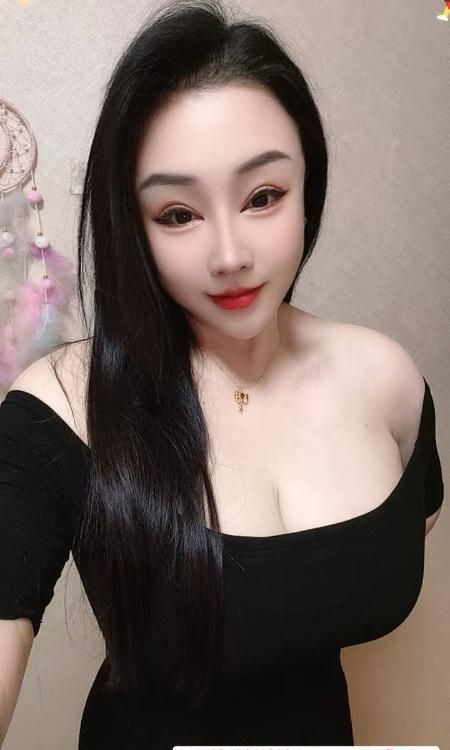天然大胸翘臀丰满老师