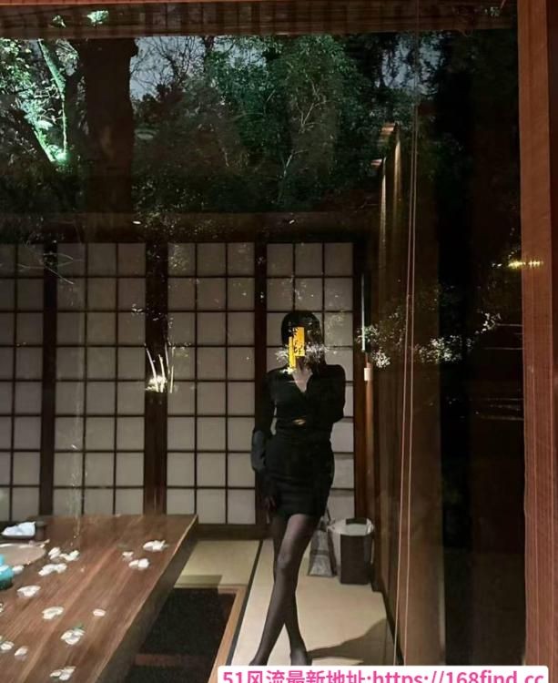 胸大粉嫩颜值小姐姐