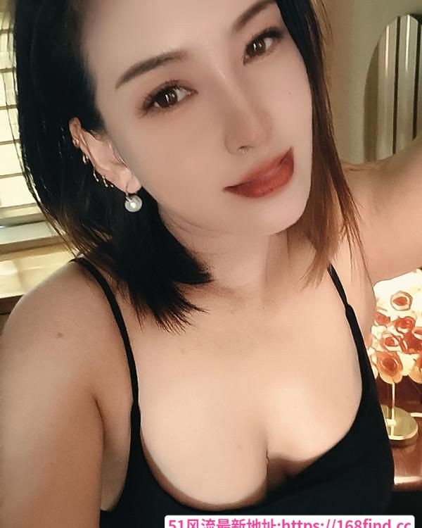 白嫩大屁股性感少妇