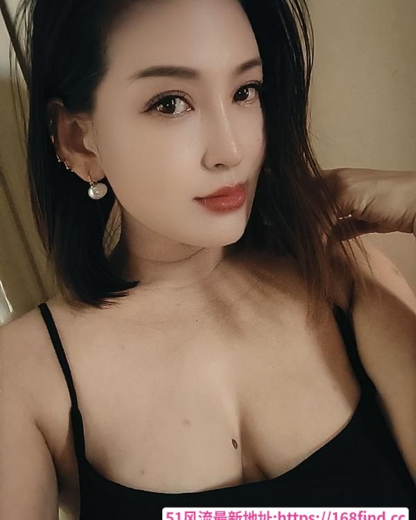 白嫩大屁股性感少妇