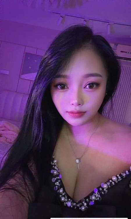 体验轮流上阵大胸妹