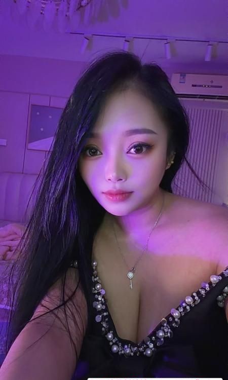 体验轮流上阵大胸妹