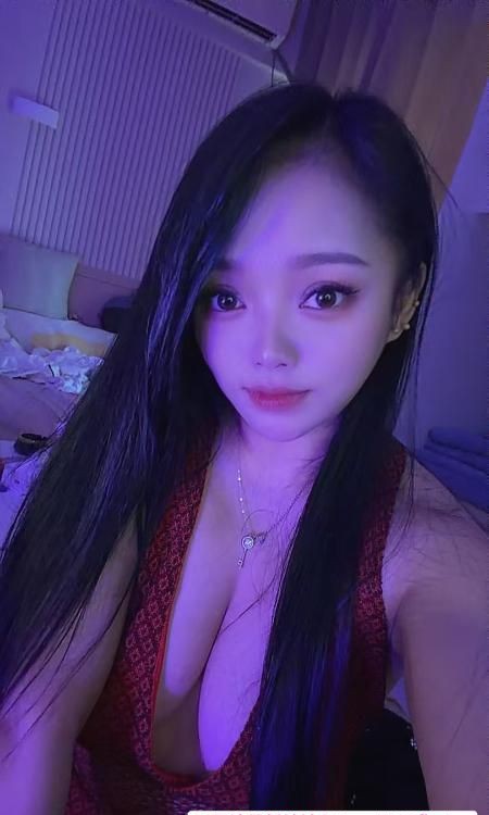 体验轮流上阵大胸妹