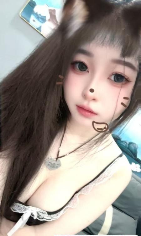 肤白貌美性感美胸国宝