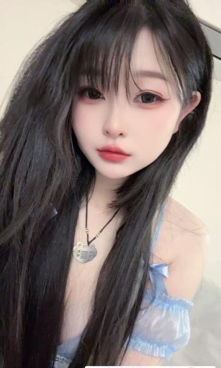 肤白貌美性感美胸国宝