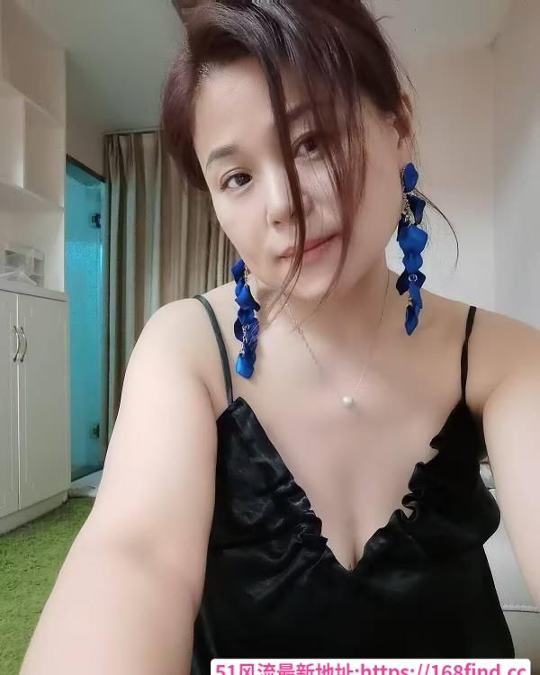 美容院的风情老板娘