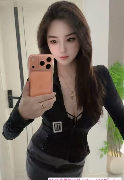 高颜值大奶骚妇