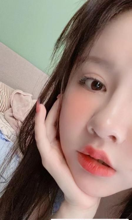 大胸肥臀骚妹