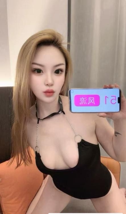 前凸后翘美女淼淼