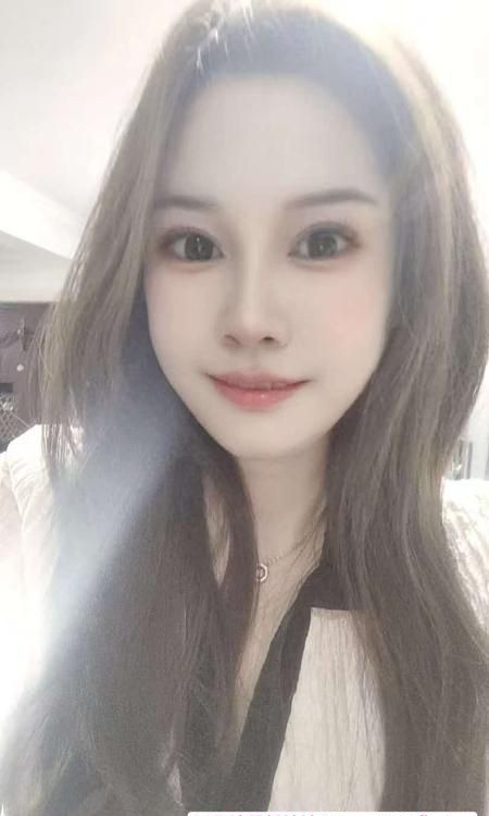 服务系舌吻少妇