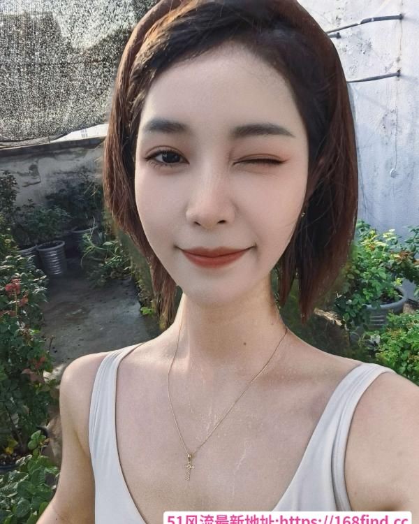 短发健身御姐