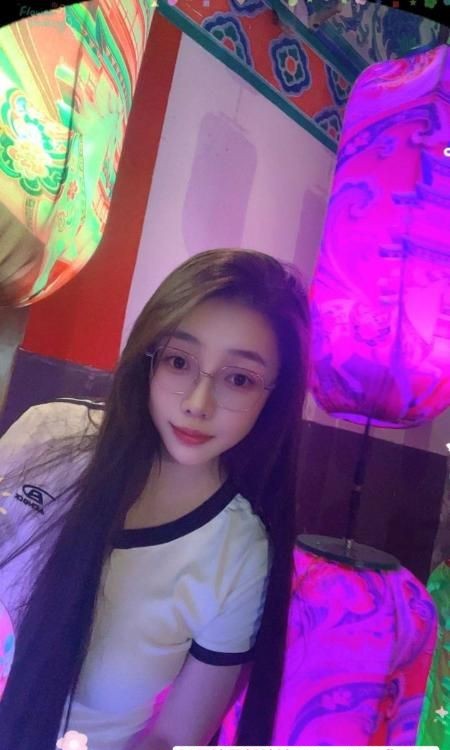 戴眼镜的最骚了