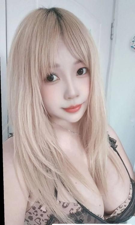 甜美多汁风骚大胸妹