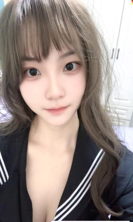 风骚巨臀萌妹子