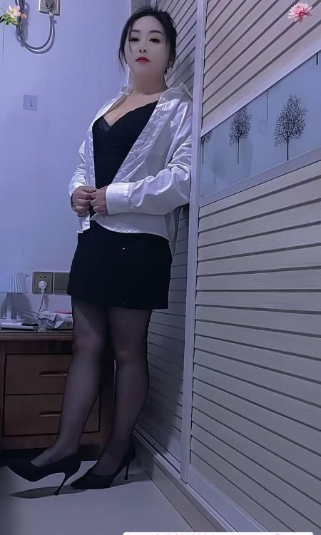 丰满黑丝骚少妇