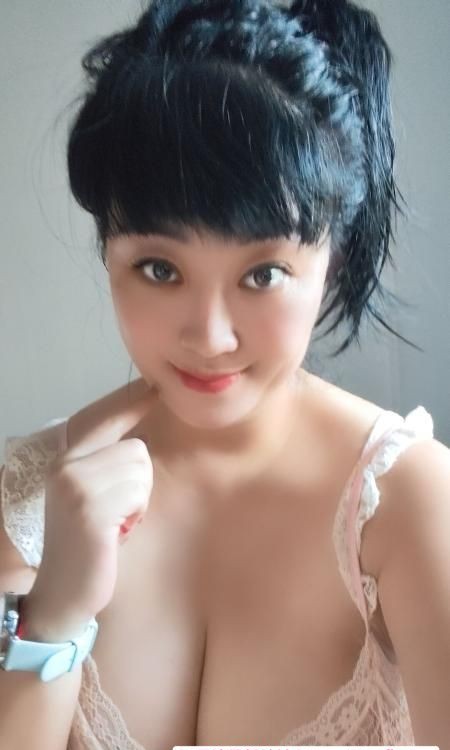丰满人妻