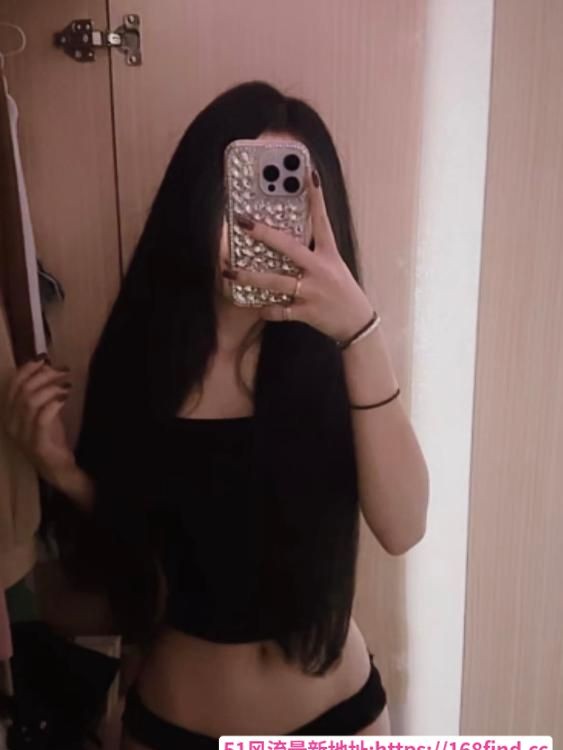 身材曼妙的原装美少女