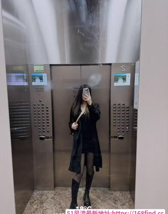 在校兼职大长腿美女
