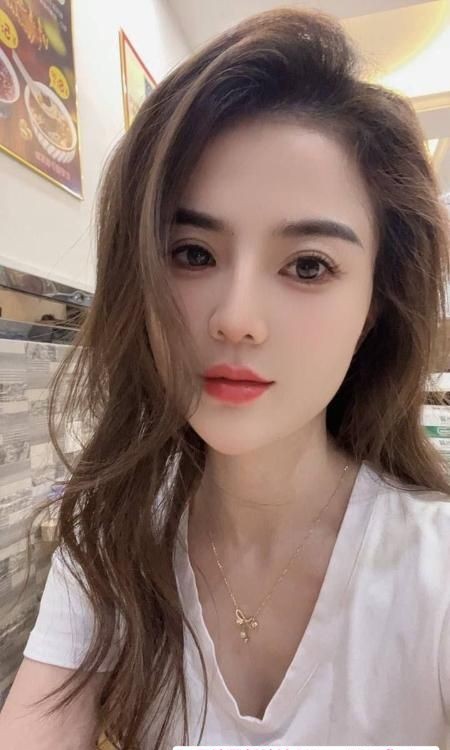 天河白胸肥臀御姐芸汐