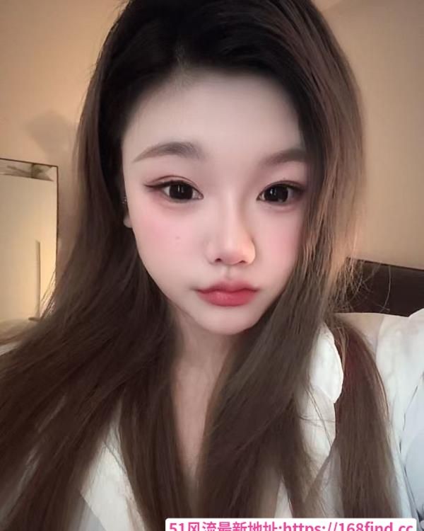 市中心大奶小猫