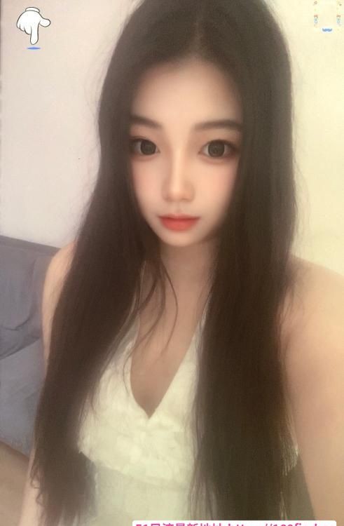 性感翘臀大胸妹