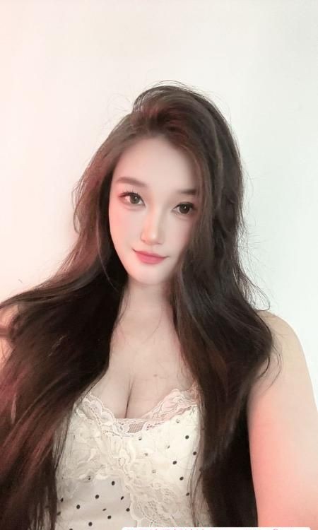 天河性感大奶李欣冉