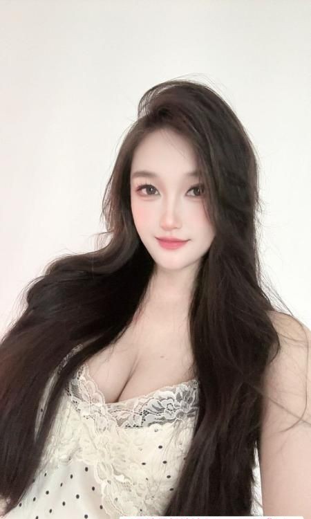 天河性感大奶李欣冉