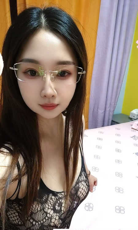 建邺少妇玥玥