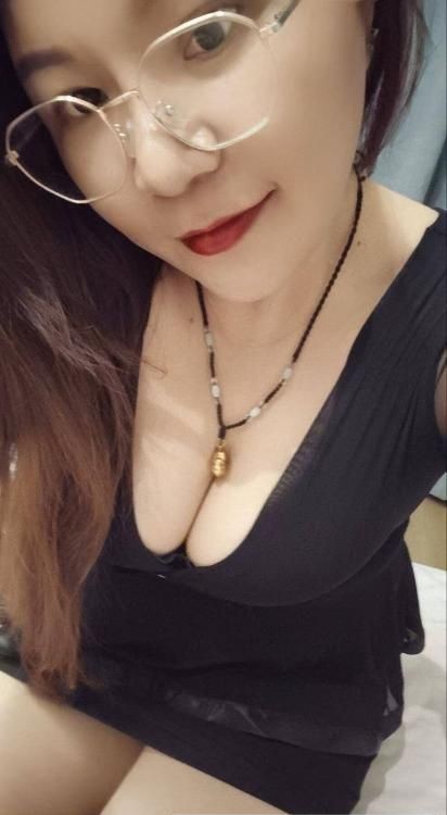反差骚母狗
