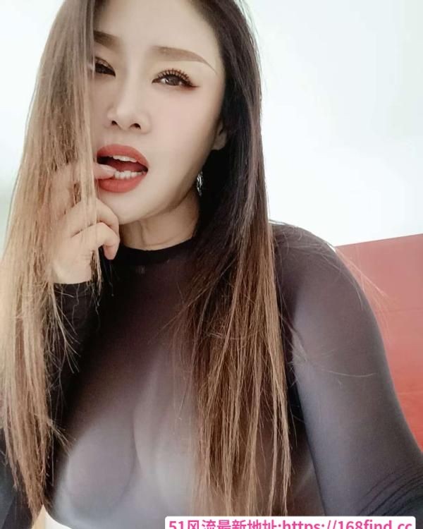 西青津门湖附近美女
