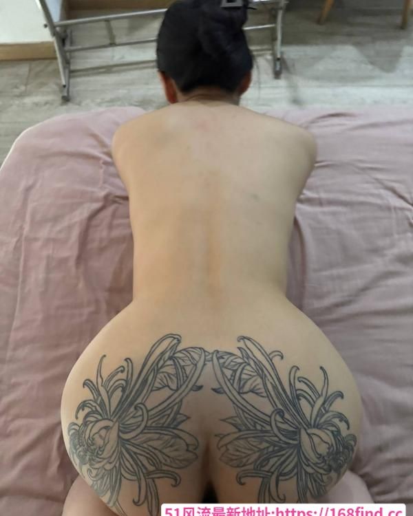 花臀反差女友兔兔