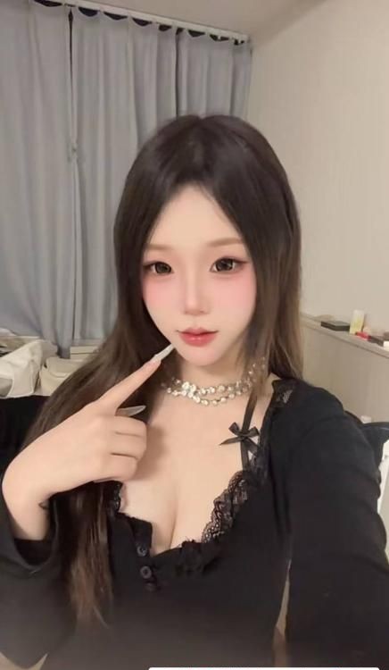 性感巨乳小骚货