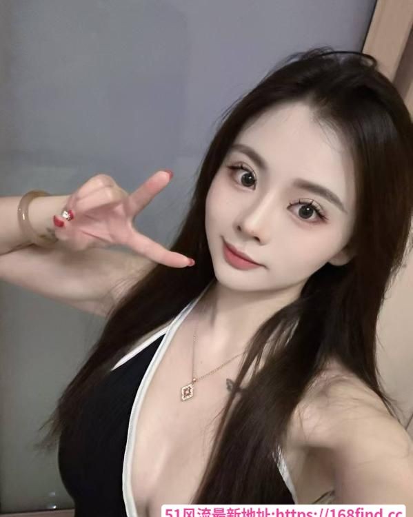 前凸后翘美女小沫