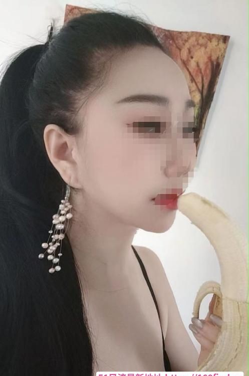 倒立一字马骚娘们