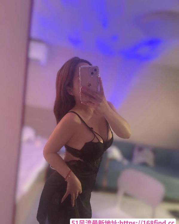 黑色拉丝榨精少妇