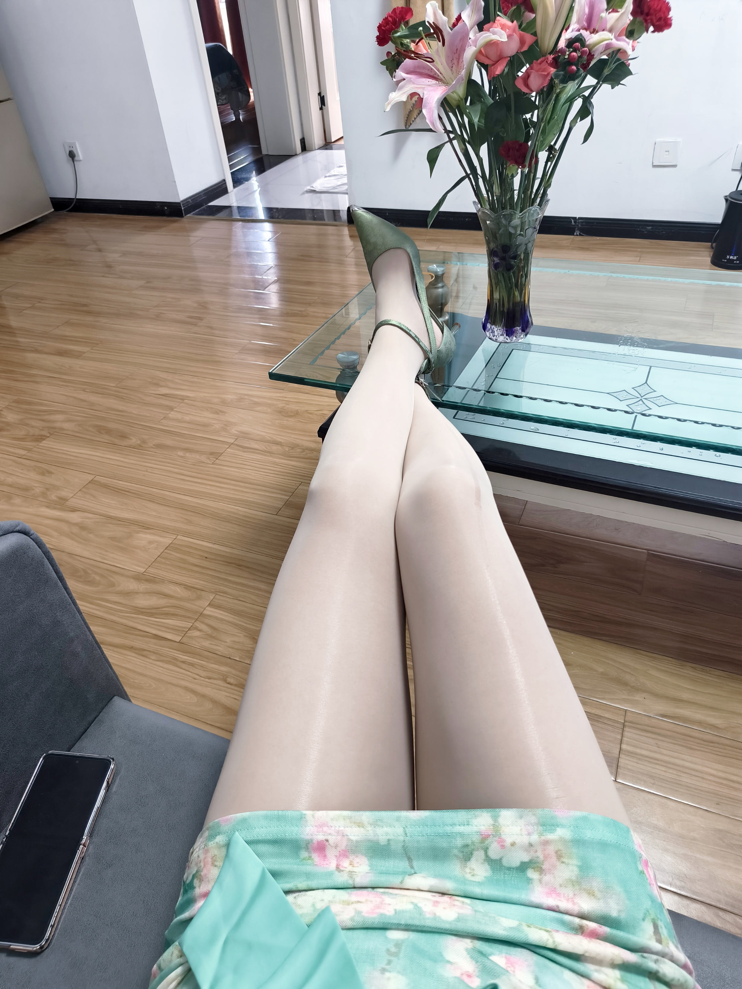 江宁腿很长的御姐